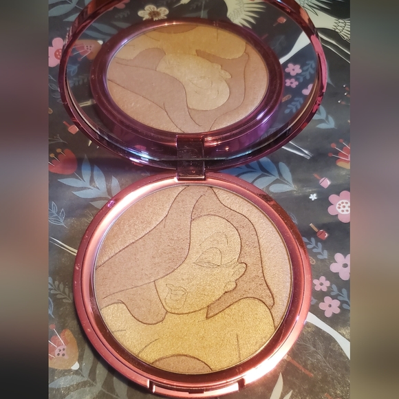 ✨️Ciate Jessica Rabbit✨️ - Picture 1 of 3